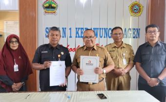 "BAWASLU Sragen & SMKN 1 Kedawung sepakat gelar Sekolah Demokrasi untuk bekali pemilih pemula jadi generasi cerdas & aktif berdemokrasi. 🗳✨"